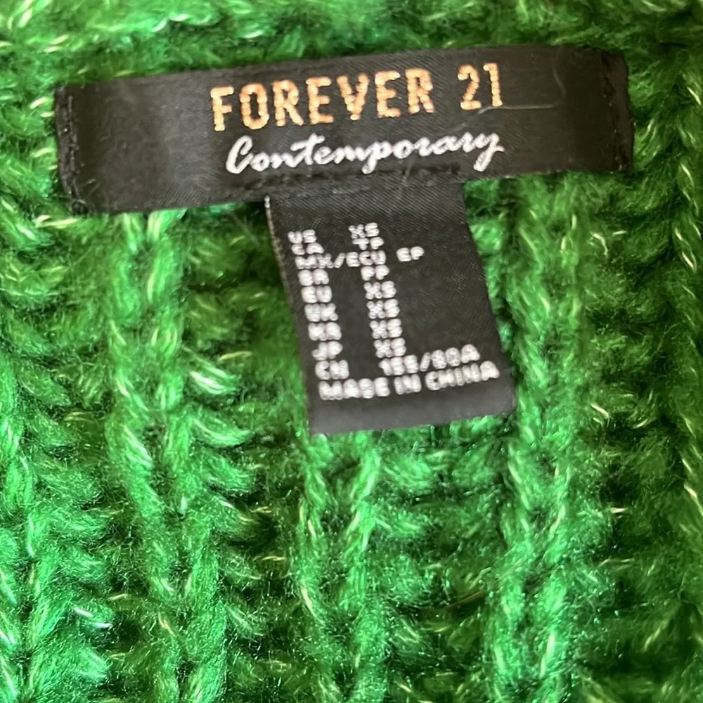 Oversized green cardigan with brown buttons - Picture 7 of 10